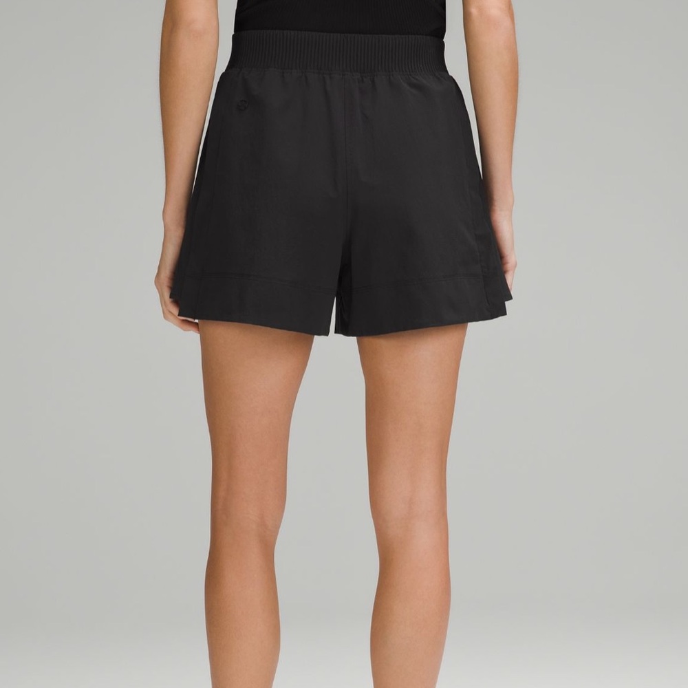 Lululemon Stretch Woven Relaxed Fit High Rise Women's Black Short 4”
